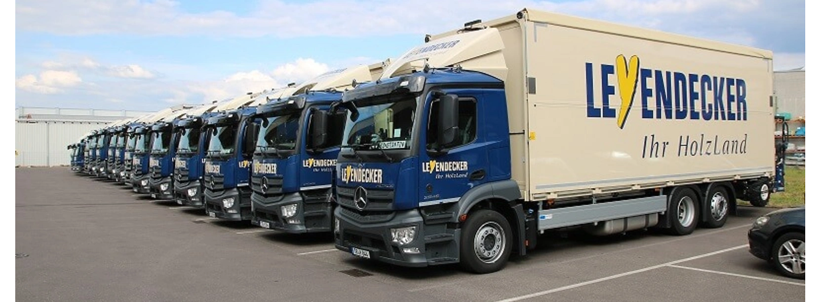 LKW des eigenen Fuhrparks von Leyendecker HolzLand