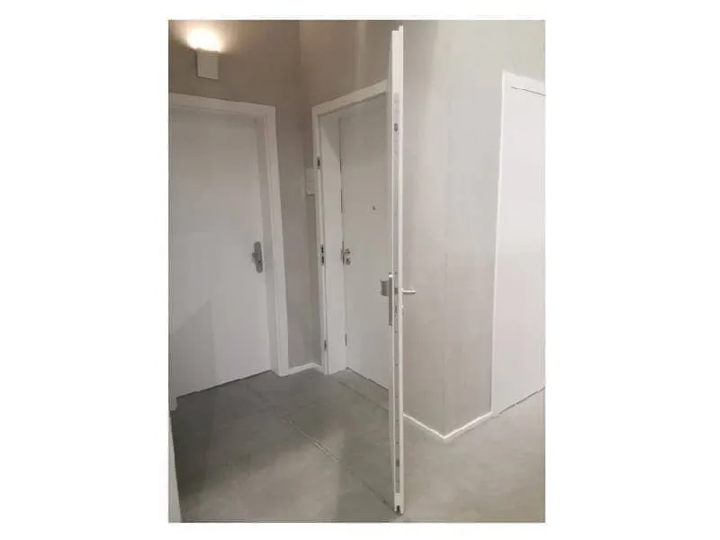 Ringo Wohnungseingangst&uuml;r, gef&auml;lzt