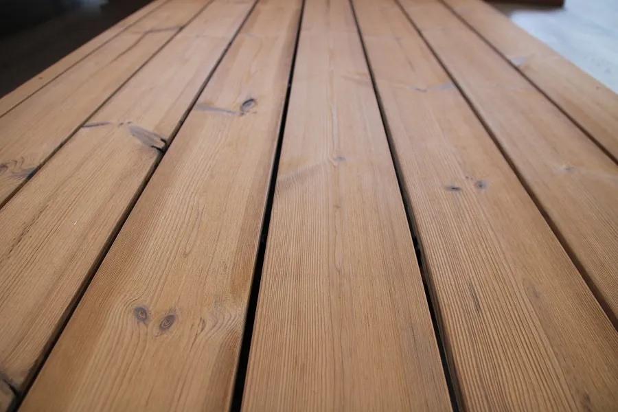 \\192.168.193.69\shop\Holz im Garten\Terrassendielen\Thermo-Kiefer\PB_Thermo Kiefer_02.jpg