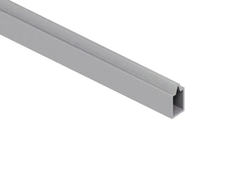 \\192.168.193.69\shop\Holz im Garten\Sichtschutz\WPC\Pb_Abschlussleiste_silber_unten.jpg