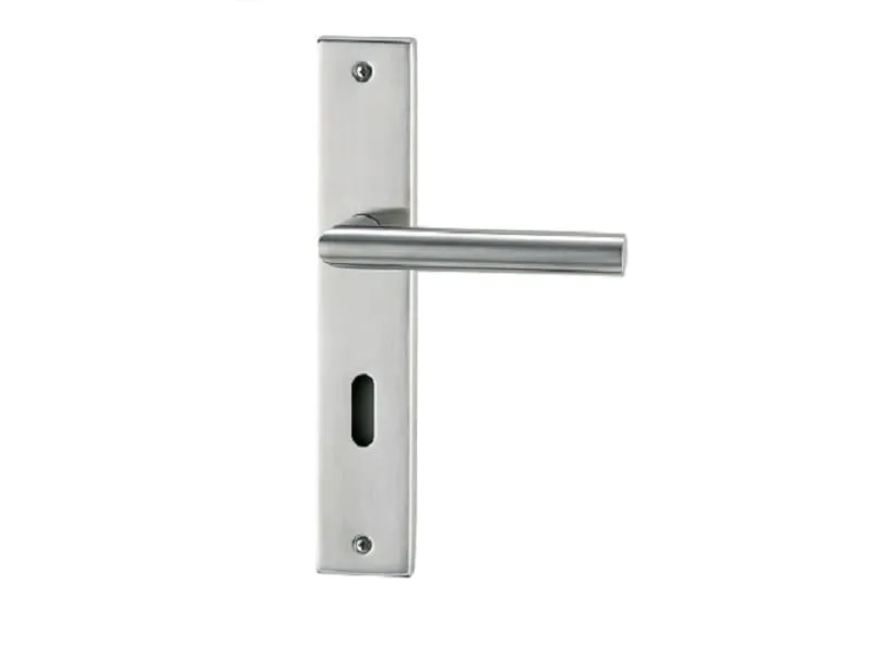 \\192.168.193.69\Shop\T&uuml;ren\Zubeh&ouml;r\Langschild-Garnituren\Griffwerk Modell Lucio\Pb_Lucio_BB.jpg